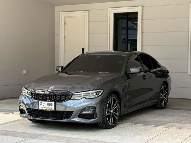 รถ BMW Series 3 330e สี เทา