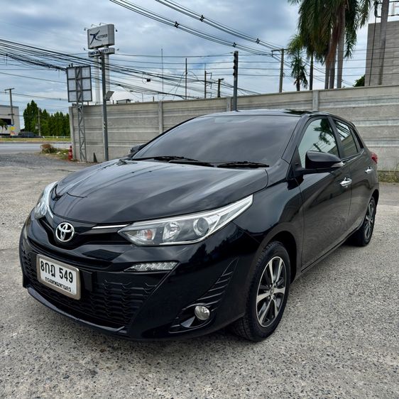 รถ Toyota Yaris 1.2 G สี ดำ