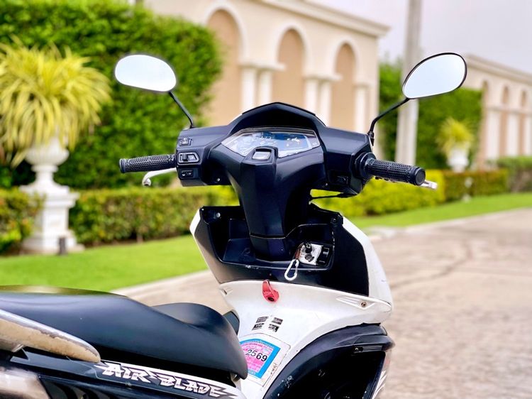 ขาย HONDA AIR BLADE ปี2006 ตัวท๊อปล้อแม็ก รถซื้อตั้งแต่มือ1 ป้ายแดง รถที่บ้านใช้เองครับ คุณป้าขับไปซื้อของที่ตลาดเช้า-เย็นเองครับ ภาษี69 รูปที่ 9