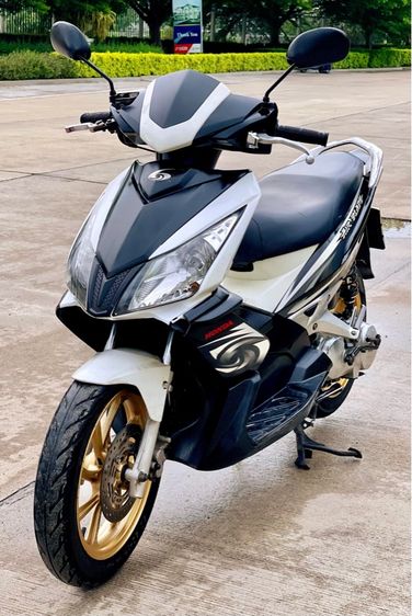 ขาย HONDA AIR BLADE ปี2006 ตัวท๊อปล้อแม็ก รถซื้อตั้งแต่มือ1 ป้ายแดง รถที่บ้านใช้เองครับ คุณป้าขับไปซื้อของที่ตลาดเช้า-เย็นเองครับ ภาษี69 รูปที่ 3