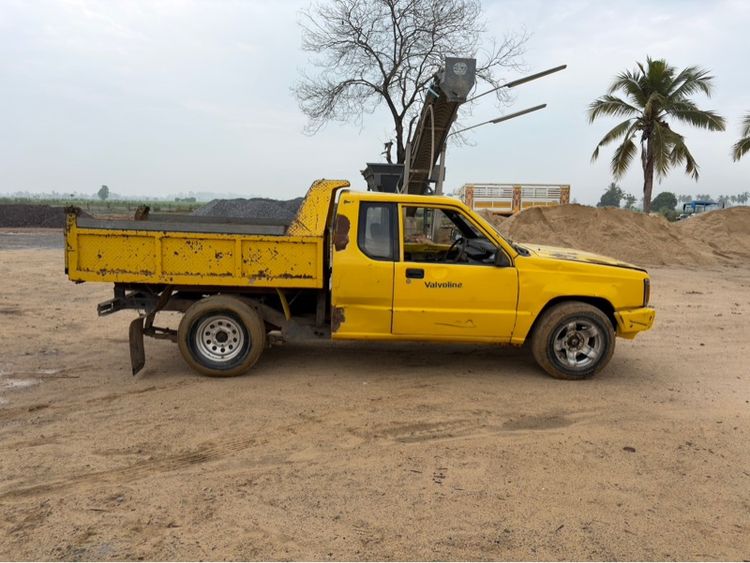 รถ Mitsubishi L200-Cyclone รุ่นย่อยอื่นๆ สี เหลือง