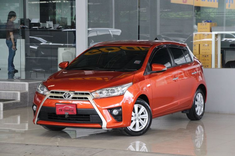 รถ Toyota Yaris 1.2 G สี ส้ม