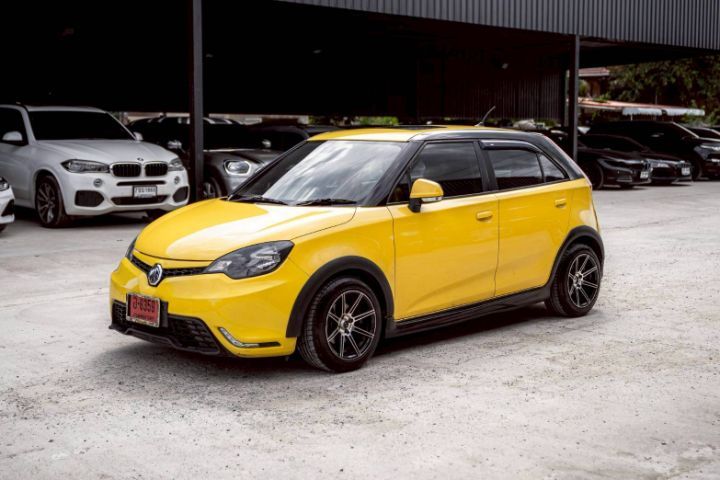 รถ MG MG3 1.5 Xross X สี เหลือง