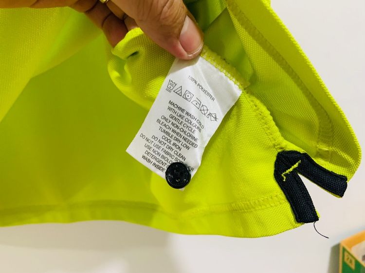 เสื้อโปโล Calvin Klein แท้ 💯 size L อก 21 ยาว 28 นิ้ว สภาพใหม่มาก สีสด ดีเทลสวยทรงสวย เนื้อผ้าระบายอากาศดีมาก หายากน่าสะสมครับ รูปที่ 6