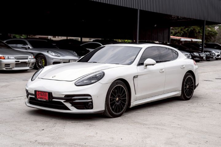รถ Porsche Panamera 3.0 สี ขาว