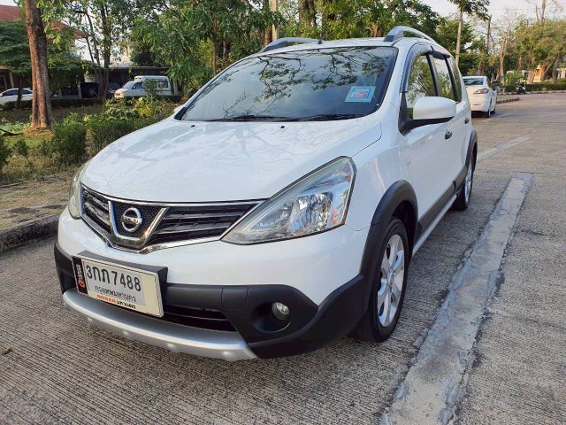 รถ Nissan Livina 1.6 V สี ขาว