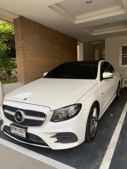 รถ Mercedes-Benz E-Class E350e สี ขาว