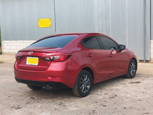 Mazda Mazda 2 2017 1.3 High Connect Sedan เบนซิน เกียร์อัตโนมัติ แดง รูปที่ 4