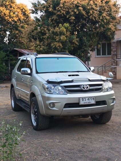 รถ Toyota Fortuner 3.0 V 4WD สี เทา