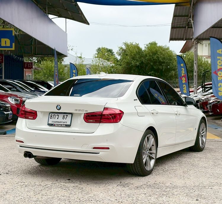 BMW Series 3 2018 330e Sedan ปลั๊กอินไฮบริด (PHEV) ไม่ติดแก๊ส เกียร์อัตโนมัติ ขาว รูปที่ 3