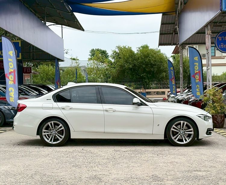 BMW Series 3 2018 330e Sedan ปลั๊กอินไฮบริด (PHEV) ไม่ติดแก๊ส เกียร์อัตโนมัติ ขาว รูปที่ 2