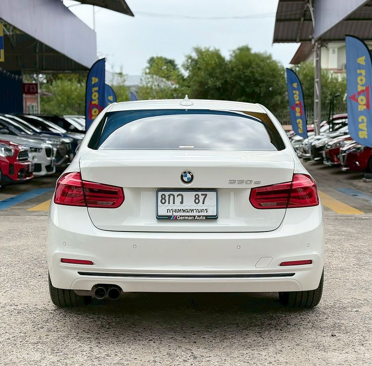 BMW Series 3 2018 330e Sedan ปลั๊กอินไฮบริด (PHEV) ไม่ติดแก๊ส เกียร์อัตโนมัติ ขาว รูปที่ 4