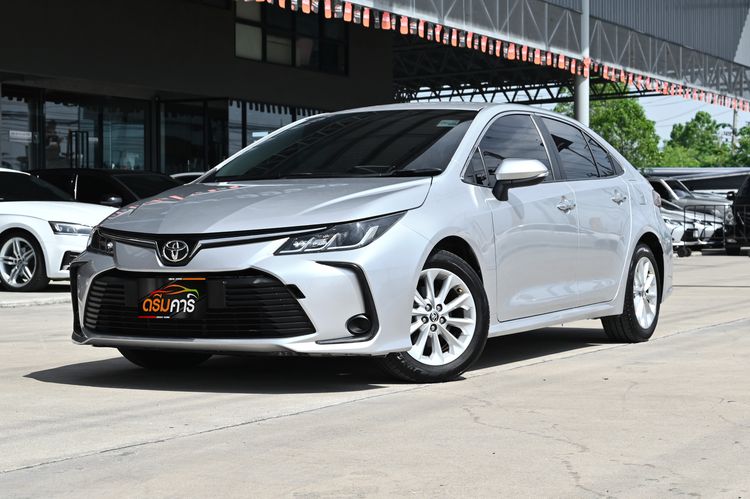 รถ Toyota Altis 1.6 G สี บรอนซ์เงิน