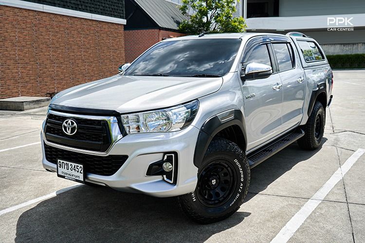รถ Toyota Hilux Revo 2.4 E Prerunner สี เทา