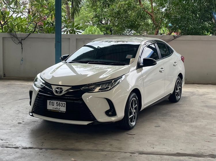 รถ Toyota Yaris ATIV 1.2 Sport สี ขาว