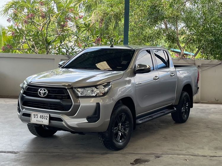 รถ Toyota Hilux Revo Double Cab 2.4 Entry Prerunner สี บรอนซ์เงิน