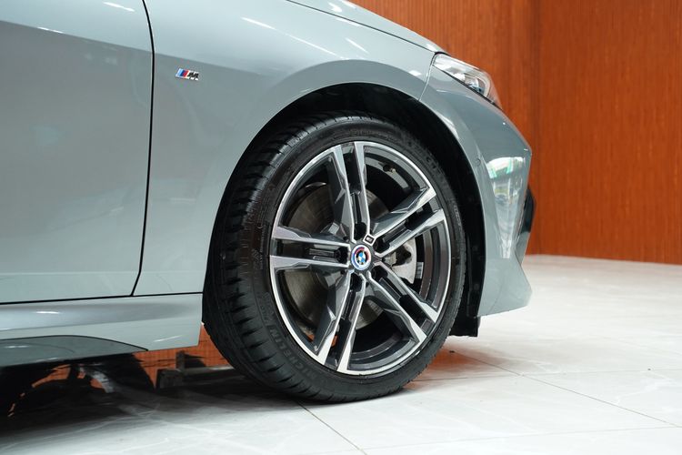 BMW Series 2 2022 220i Sedan เบนซิน เกียร์อัตโนมัติ เทา รูปที่ 4