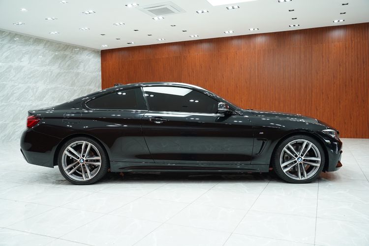 BMW Series 4 2021 430i Sedan เบนซิน เกียร์อัตโนมัติ ดำ รูปที่ 4