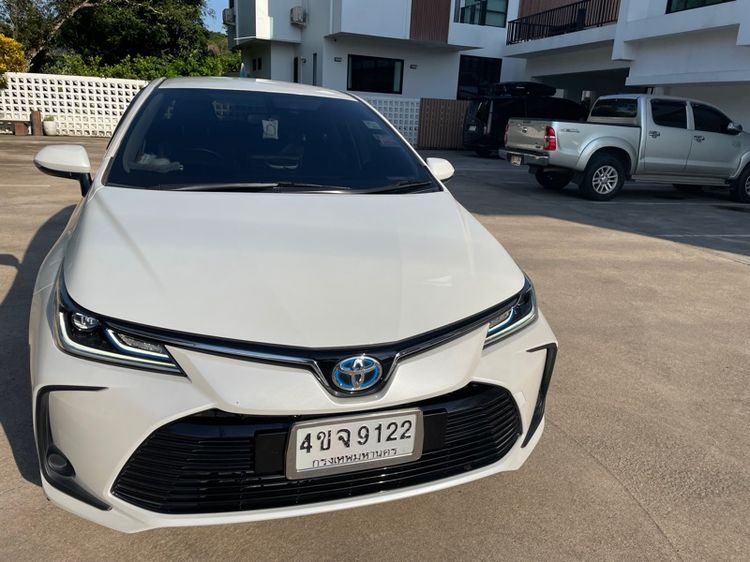 Toyota Altis 2023 1.8 Hybrid Premium Sedan ไฮบริด ไม่ติดแก๊ส เกียร์อัตโนมัติ ขาว