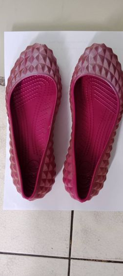 รองเท้าส้นแบน อื่นๆ UK 6 | EU 39 1/3 | US 7.5 ชมพู รองเท้า Crocs มือสอง สภาพสวยมากใส่น้อยมาก 