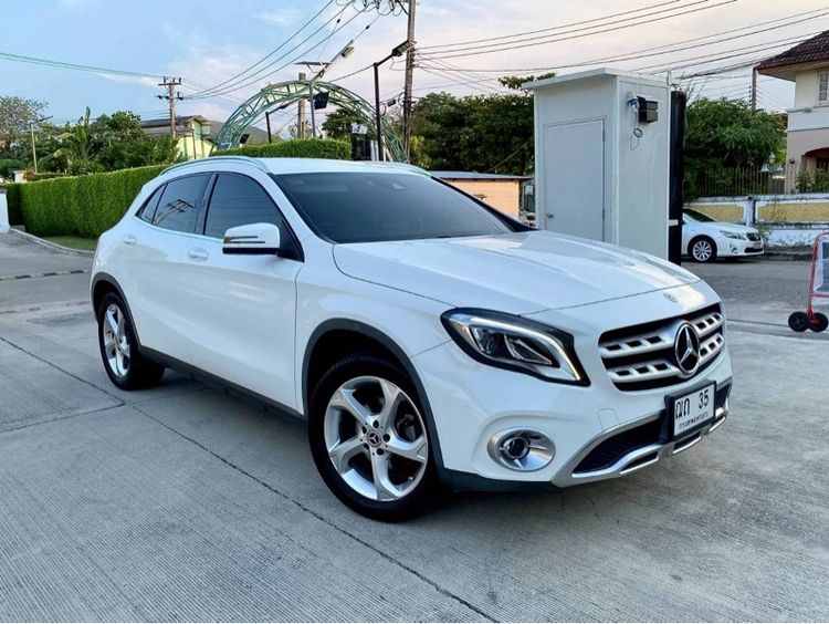 รถ Mercedes-Benz GLA-Class GLA200 สี ขาว