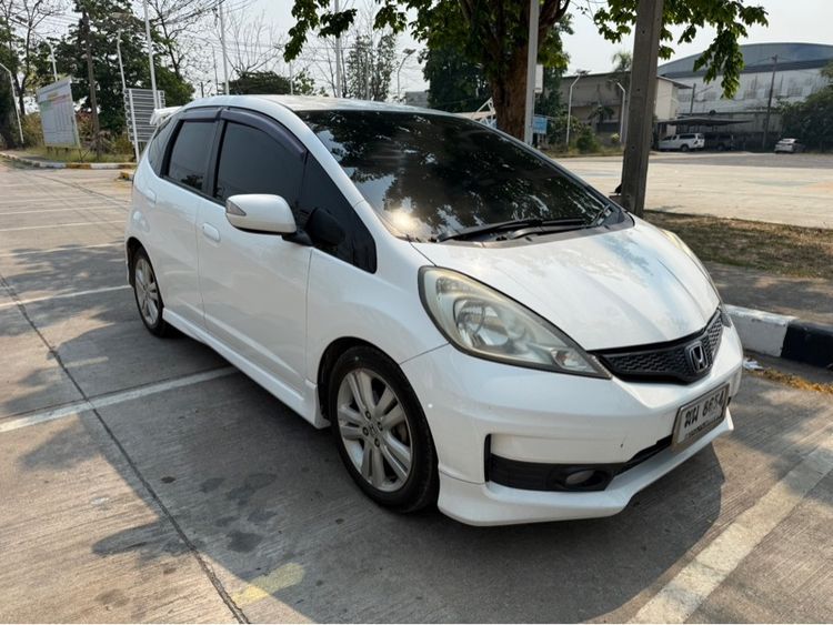 รถ Honda Jazz 1.5 RS+ สี ขาว