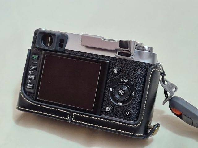 กล้อง Fujifilm x100s สภาพ 98เปอร์เซ็นต์ ไร้ฝ้าไร้รา ชัตเตอร์น้อยดูแลอย่างดีไร้รอย รูปที่ 3