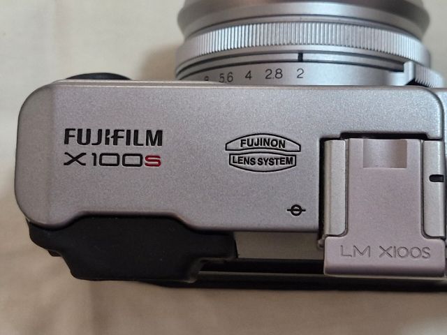 กล้อง Fujifilm x100s สภาพ 98เปอร์เซ็นต์ ไร้ฝ้าไร้รา ชัตเตอร์น้อยดูแลอย่างดีไร้รอย รูปที่ 5