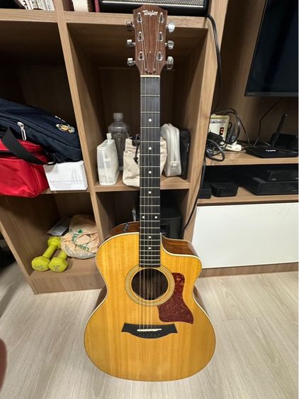กีตาร์ Taylor