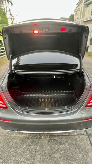 Mercedes-Benz E-Class 2019 E350e Sedan ไฮบริด ไม่ติดแก๊ส เกียร์อัตโนมัติ เทา รูปที่ 4