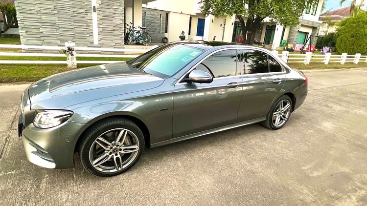 รถ Mercedes-Benz E-Class E350e สี เทา