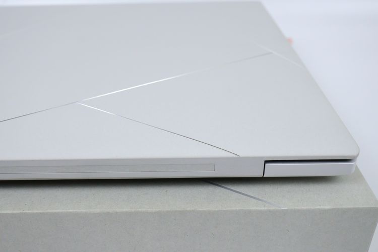 ASUS ZENBOOK S 16 OLED Ryzen AI 9 HX 370 RAM32.1TB รูปที่ 9