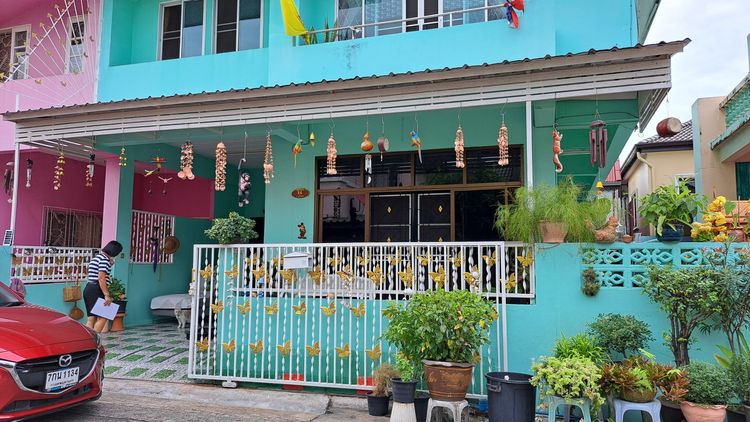 บ้านแฝด 2 ชั้น 3 นอน 2 น้ำ 118 ตรม. ถนนนวมินทร์ 74 คันนายาว กรุงเทพฯ