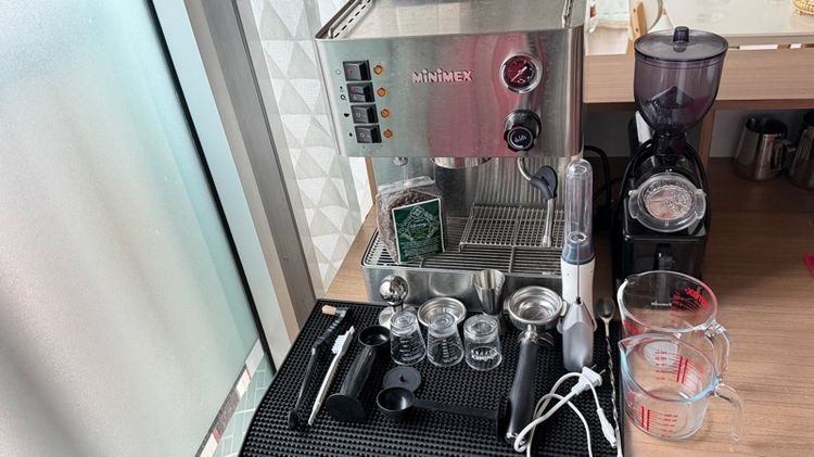เครื่องชงกาแฟพร้อมเครื่องบด