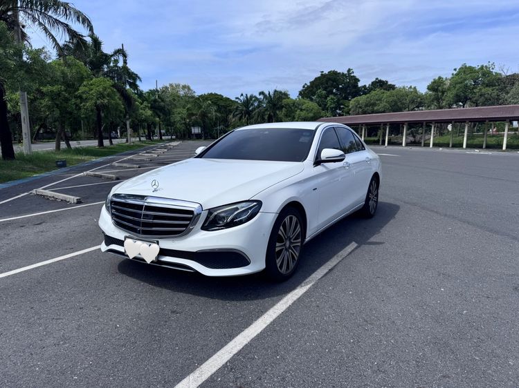 รถ Mercedes-Benz E-Class E350 สี ขาว