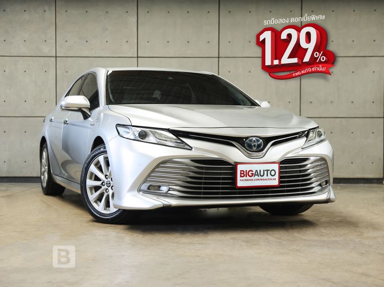 รถ Toyota Camry 2.5 Hybrid Premium สี บรอนซ์เงิน