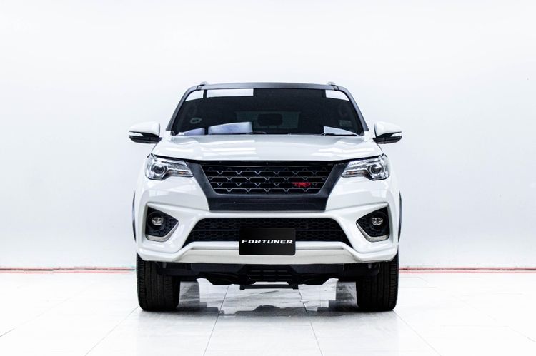 Toyota Fortuner 2017 2.8 TRD Sportivo 4WD Utility-car ดีเซล ไม่ติดแก๊ส เกียร์อัตโนมัติ ขาว รูปที่ 4