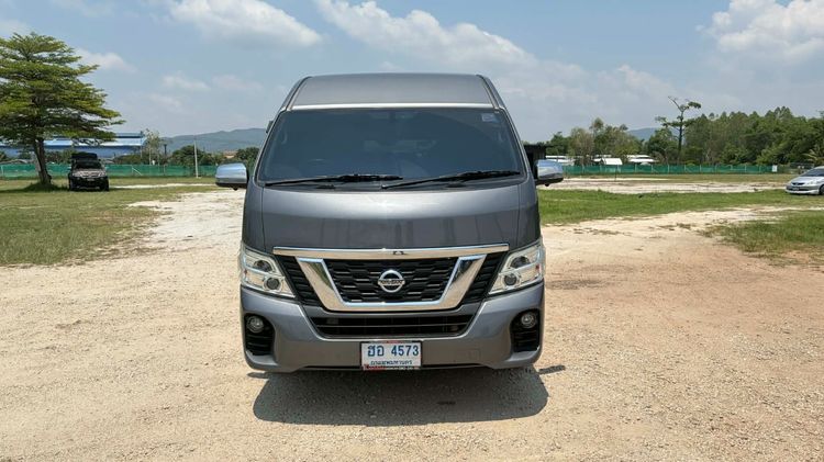Nissan Urvan 2018 2.5 NV350 Van ดีเซล ไม่ติดแก๊ส เกียร์ธรรมดา เทา