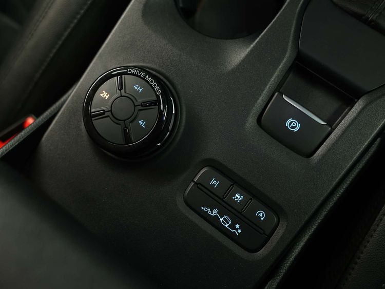 Ford Everest 2026 2.0 Bi-Turbo Titanium+ 4WD Utility-car ดีเซล ไม่ติดแก๊ส เกียร์อัตโนมัติ ขาว รูปที่ 4