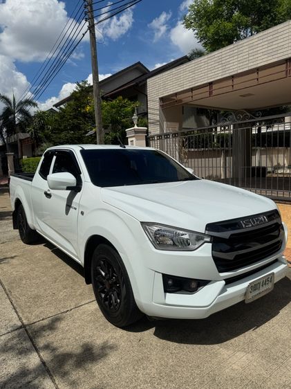 รถ Isuzu D-MAX 1.9 L สี ขาว