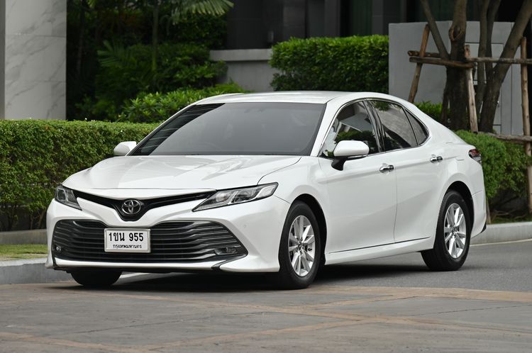 รถ Toyota Camry 2.0 G สี ขาว