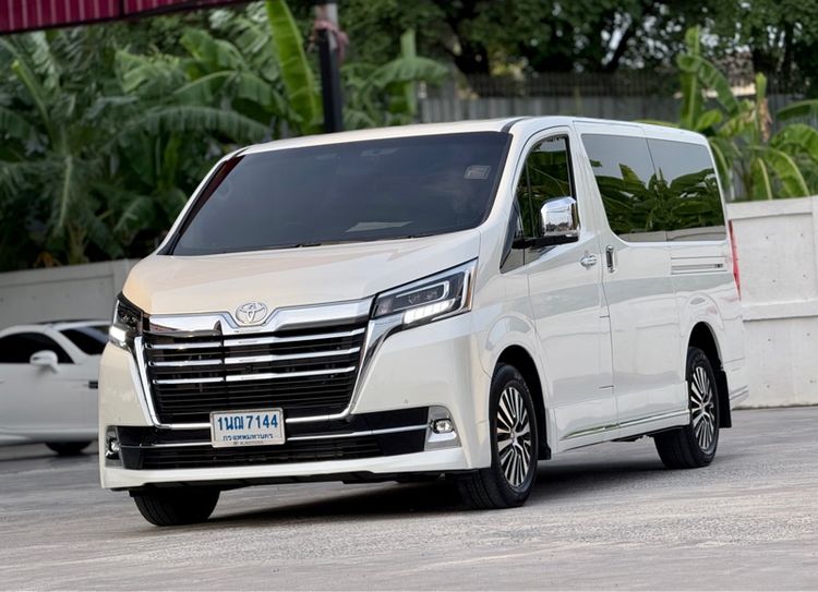 รถ Toyota Majesty 2.8 Grande สี ขาว