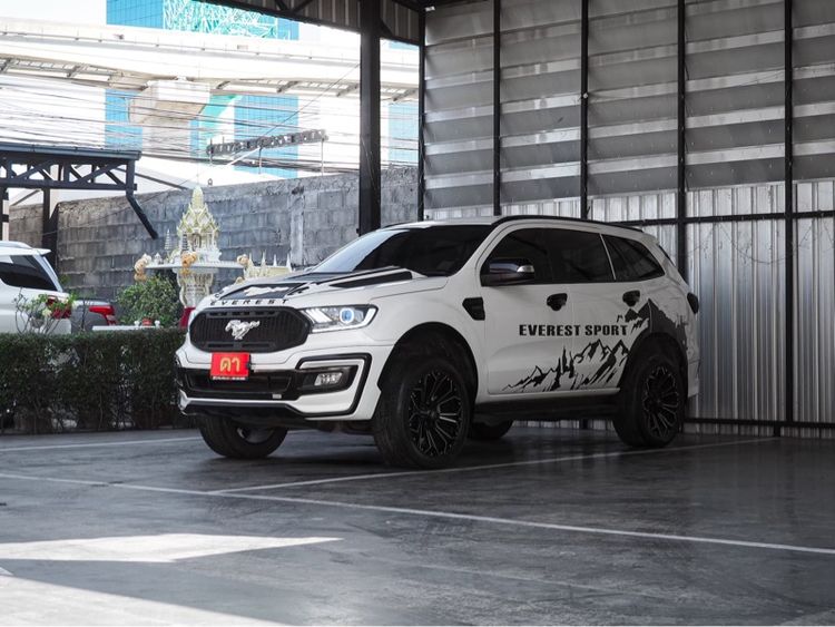 รถ Ford Everest 2.0 Titanium Sport สี ขาว