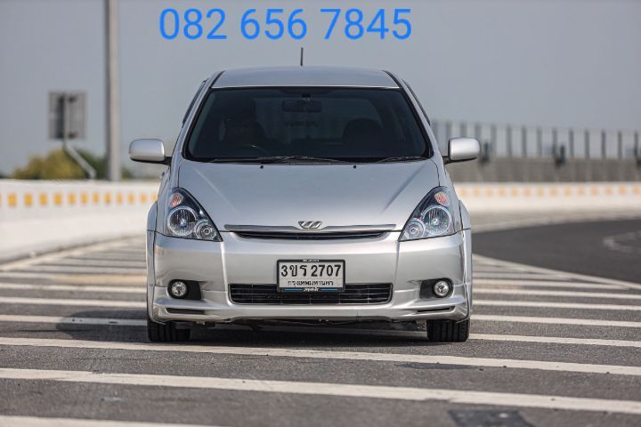 รถ Toyota Wish 2.0 Q สี บรอนซ์เงิน