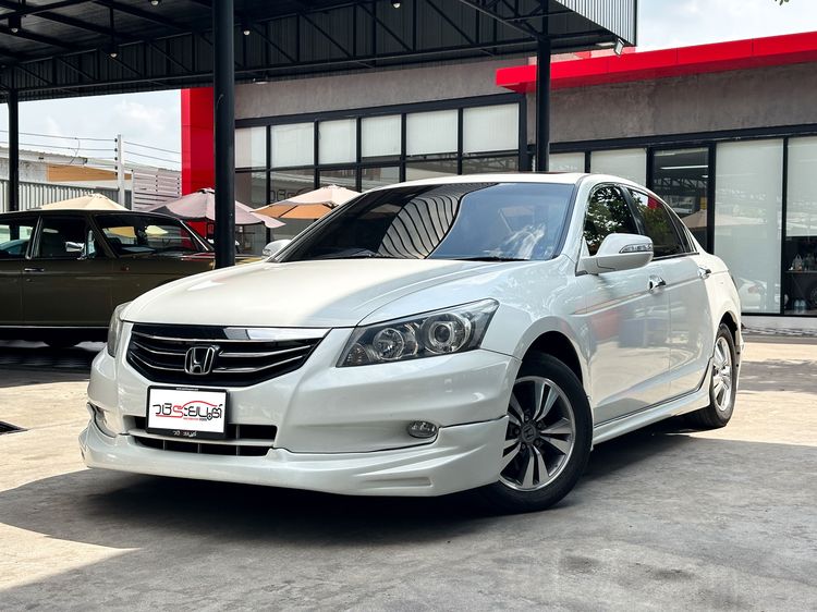 รถ Honda Accord 2.0 JP สี ขาว