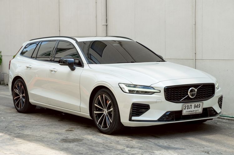 รถ Volvo V60 2.0 Recharge T8 R-Design Expression AWD สี ขาว