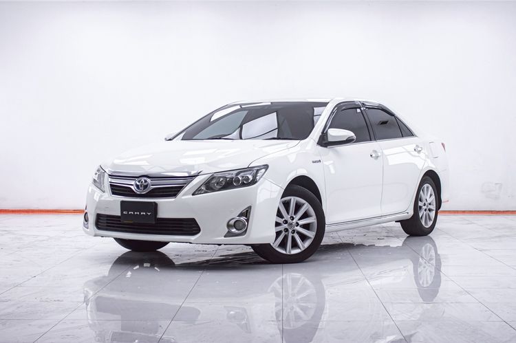 รถ Toyota Camry 2.5 HV Premium สี ขาว