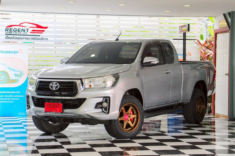 รถ Toyota Hilux Revo 2.4 E Prerunner สี เทา