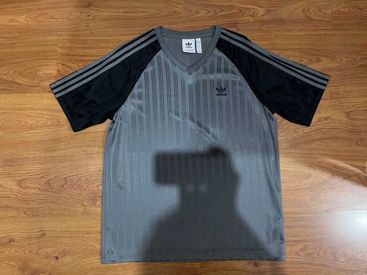 เสื้อ Adidas รุ่นนำเข้า รอบอก 44 สภาพเหมือนใหม่