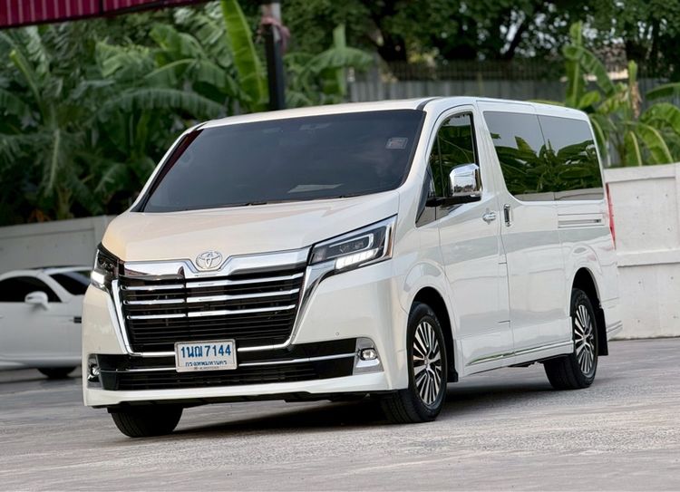 รถ Toyota Majesty 2.8 Grand สี ดำ
